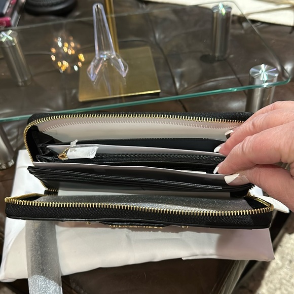 Authentic MICHAEL Michael Kors "Vivian" Travel Continental Basket Weave Wallet - Picture 10 of 13